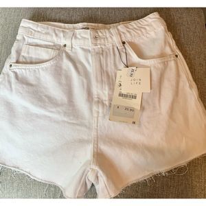 NWT ZARA high waisted white denim cutoff shorts Size 4